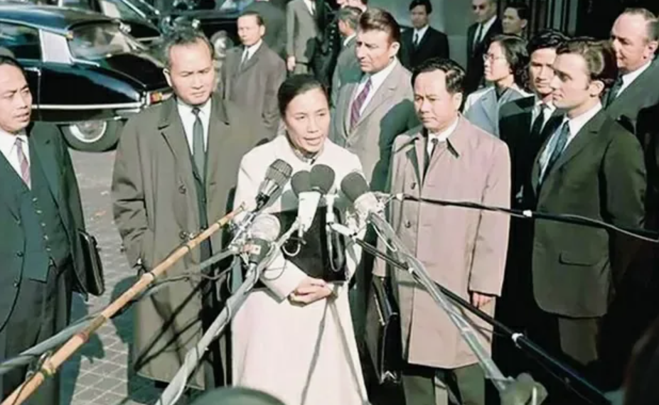 Интеллект, “соткавший” легенду Интеллект, “соткавший” легенду