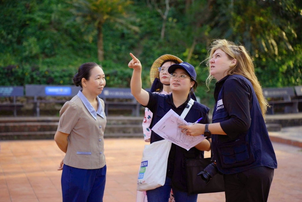 Делегация ЮНЕСКО провела полевое исследование в башне Нхан в Туйхоа, провинция Даклак. Делегация ЮНЕСКО провела полевое исследование в башне Нхан в Туйхоа, провинция Даклак.