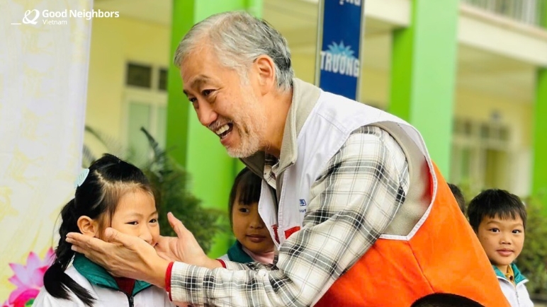 GNI передала 388 пар обуви школьникам из социально уязвимых районов провинции Туенкуанг