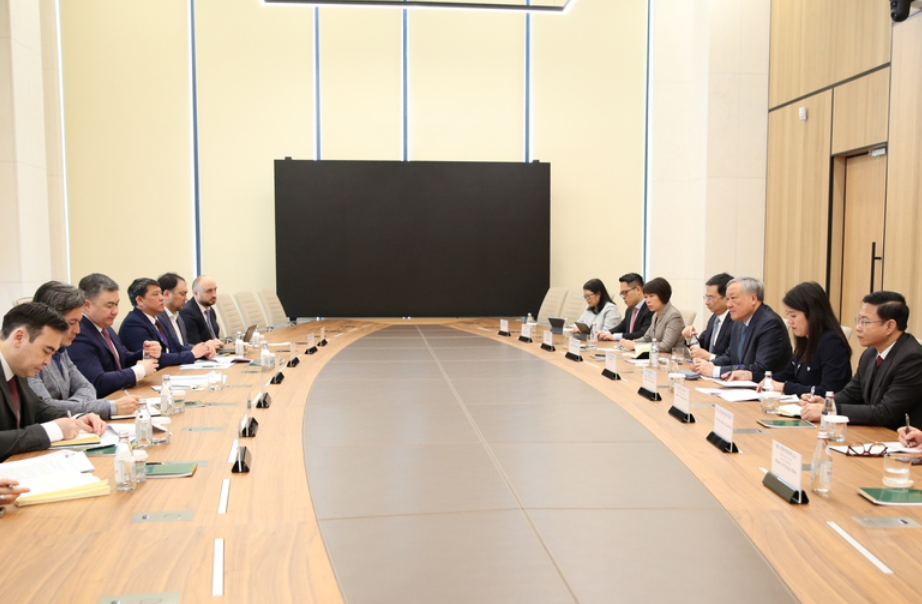 Укрепление сотрудничества Вьетнама и Казахстана в финансово-банковской сфере