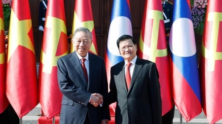 Во Вьентьяне состоялась церемония приветствия генерального секретаря ЦК КПВ То Лама