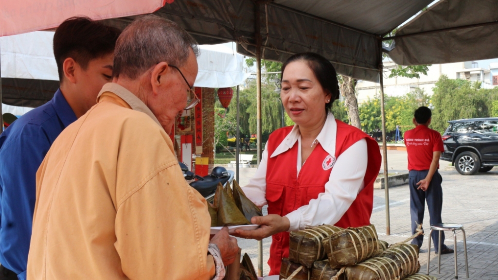 «Тэт сострадания — Новогодняя ярмарка за 0 донгов» проходит во многих регионах