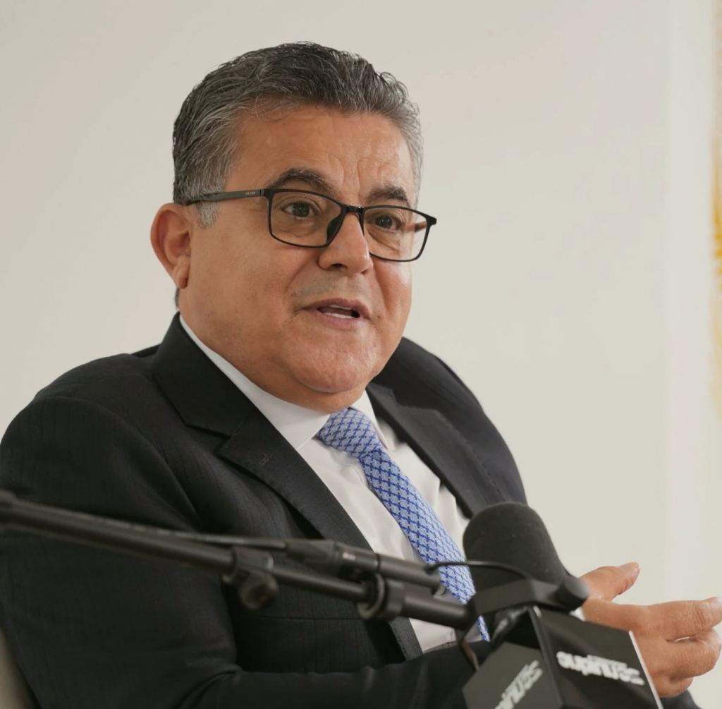 Посол Саади Салама и любовь к Ханою «Почётного гражданина столицы» Посол Саади Салама и любовь к Ханою «Почётного гражданина столицы»