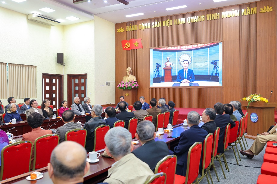 Народная дипломатия меняется, чтобы идти дальше вперед