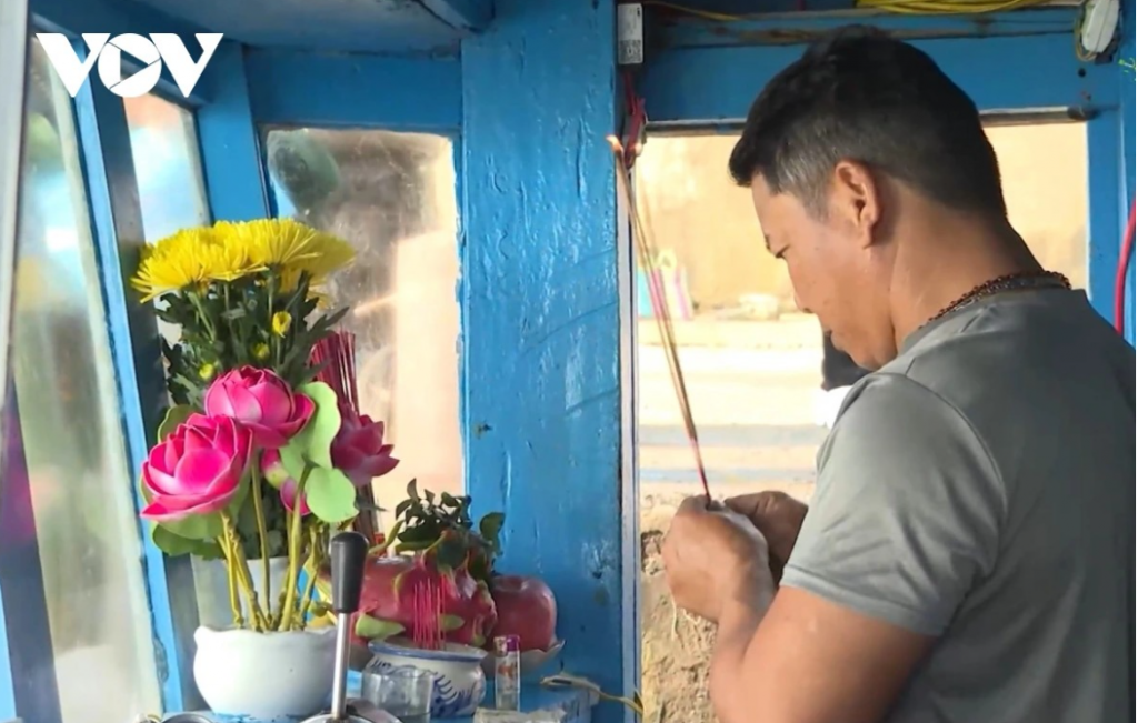 Рыбаки с радостью и доверием выходят на море в начале нового года