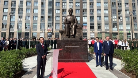 Площадь в Санкт-Петербурге имени президента Хо Ши Мина