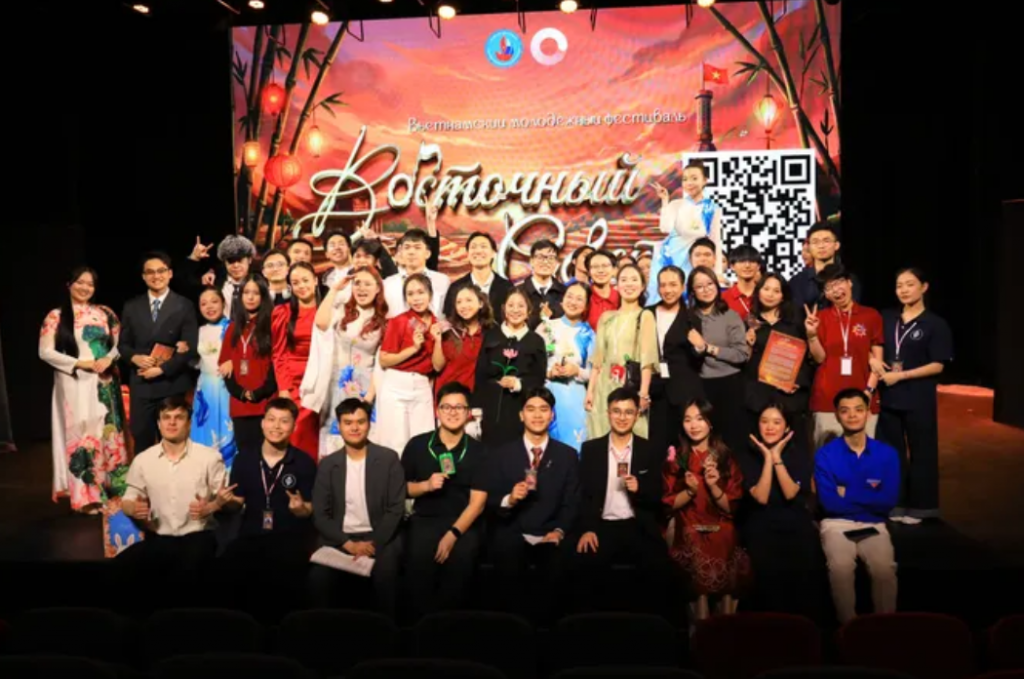 Вьетнамская молодёжь в России провела вечер «Восточный Свет»