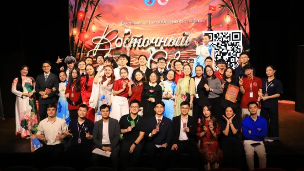 Вьетнамская молодёжь в России провела вечер «Восточный Свет»