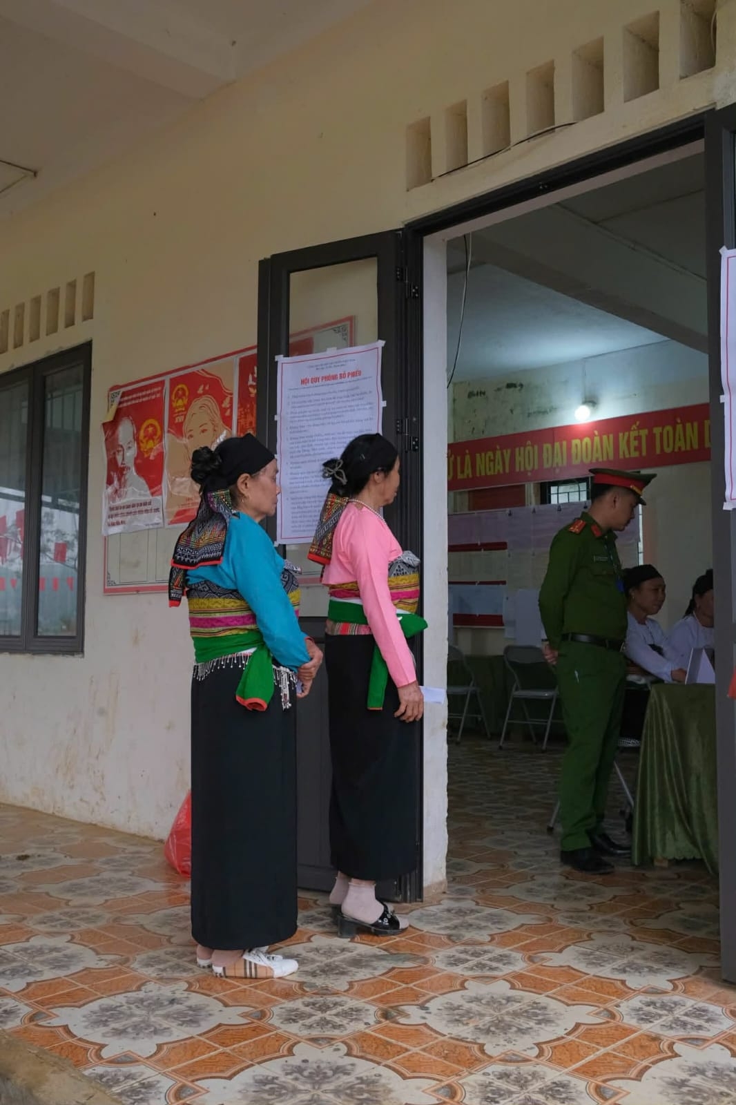 Вьетнамские избиратели идут на выборы депутатов НС и местных народных советов Вьетнамские избиратели идут на выборы депутатов НС и местных народных советов