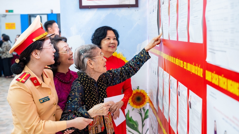 Вьетнамские избиратели идут на выборы депутатов НС и местных народных советов