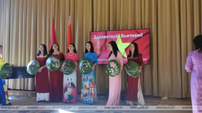 Программа представлений вьетнамской диаспоры и студентов в Минске. Фото: Вьетнам Таймс