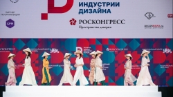 Вьетнамский аозай с гордостью представили на Российском форуме индустрии дизайна
