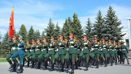 Вьетнамские военнослужащие активно тренируются к параду на Красной площади