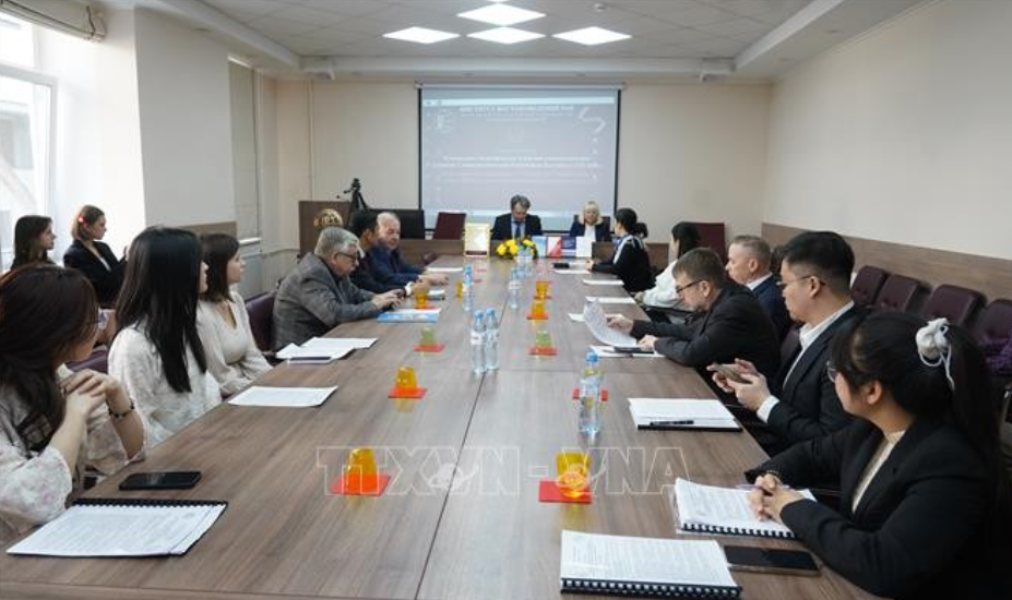 Российские и вьетнамские ученые обсудили перспективы развития Вьетнама в XXI веке Российские и вьетнамские ученые обсудили перспективы развития Вьетнама в XXI веке