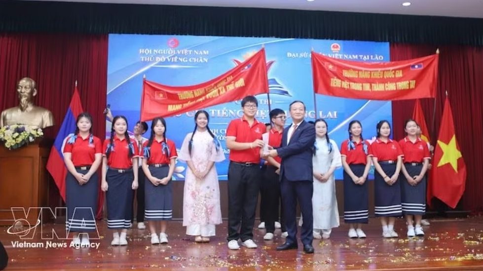 Прославление вьетнамского языка: мост сохранения особых отношений Вьетнама и Лаоса, прочных навеки