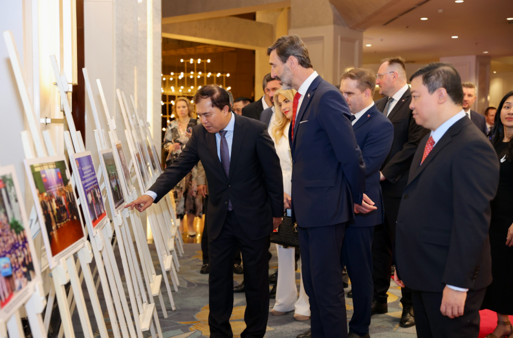 Развитие связующей нити между народами Вьетнама и Словакии Развитие связующей нити между народами Вьетнама и Словакии