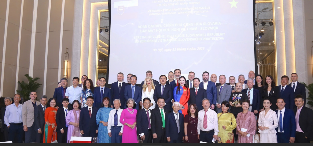 Развитие связующей нити между народами Вьетнама и Словакии Развитие связующей нити между народами Вьетнама и Словакии