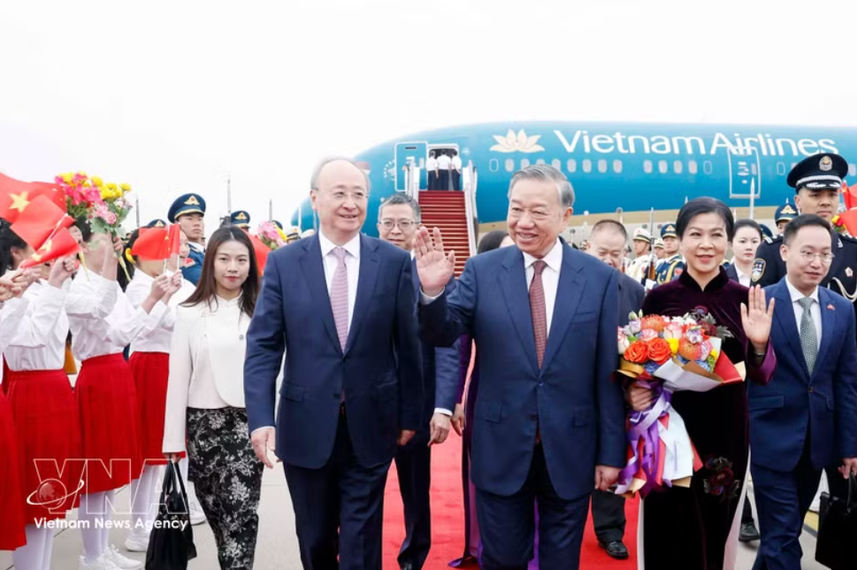 Генсекретарь, Президент То Лам и его супруга начали государственный визит в Китай Генсекретарь, Президент То Лам и его супруга начали государственный визит в Китай