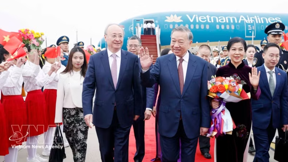 Генсекретарь, Президент То Лам и его супруга начали государственный визит в Китай