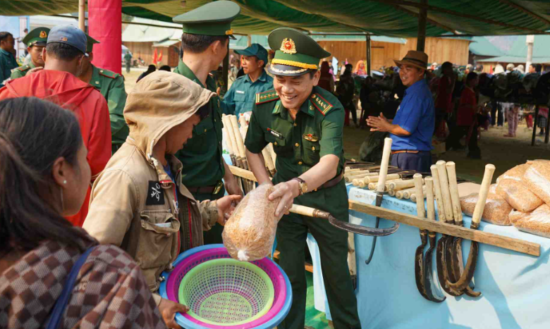 Праздник Бунпимай укрепляет вьетнамско-лаосскую солидарность в приграничном районе