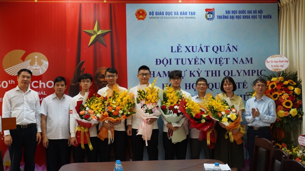 Сборная Вьетнама отправилась на 60-ю Международную химическую олимпиаду в РФ