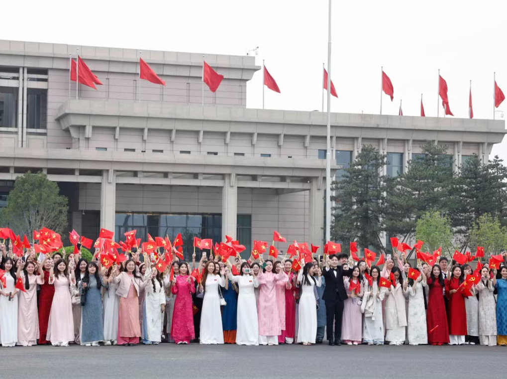 Генсекретарь, Президент То Лам встретился с представителями вьетнамской диаспоры в Китае