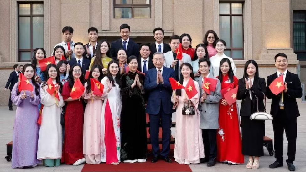 Генсекретарь, Президент То Лам встретился с представителями вьетнамской диаспоры в Китае