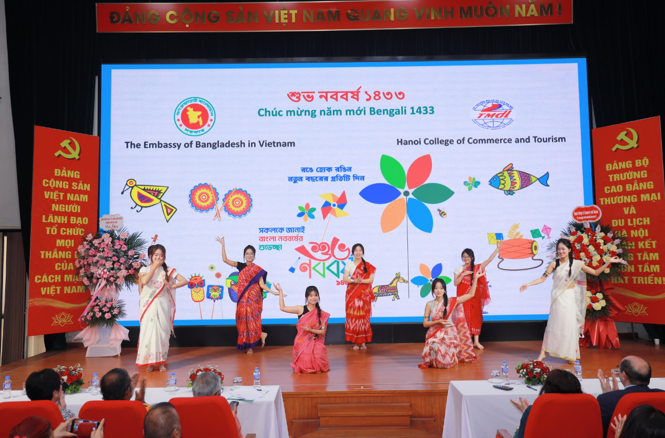 Погружение в атмосферу традиционного бангладешского Нового года в Ханое