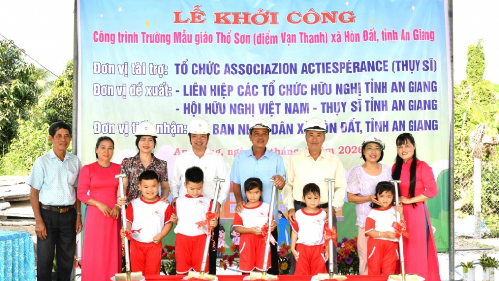 Начато строительство двух учебных классов в труднодоступном районе Хондат