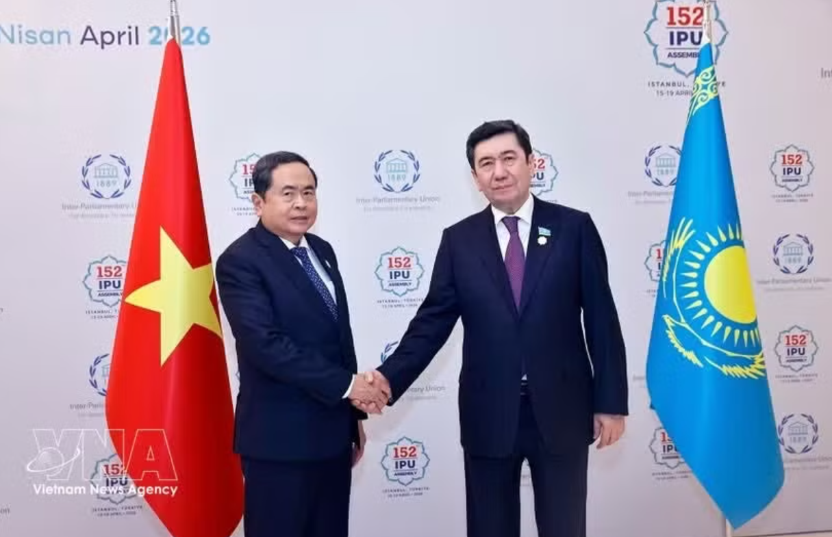 Председатель Национального собрания Вьетнама встретился в Турции со спикером Мажилиса Казахстана