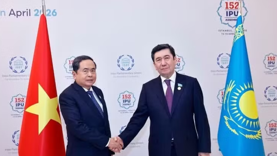 Председатель НС Вьетнама встретился в Турции со спикером Мажилиса Казахстана