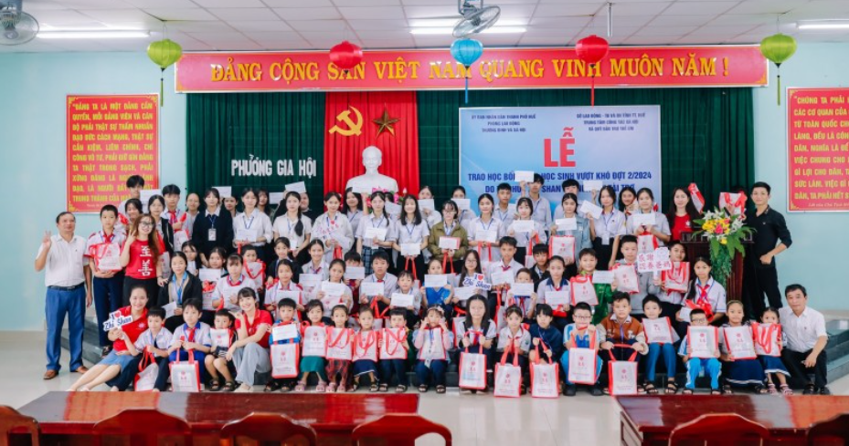 Zhi Shan Foundation предоставляет 248 стипендий для школьников и студентов в Хюэ