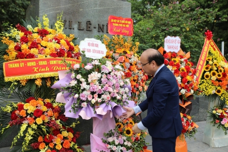 156-летие со дня рождения Ленина: в Ханое и Нгеане прошёл ряд значимых мероприятий