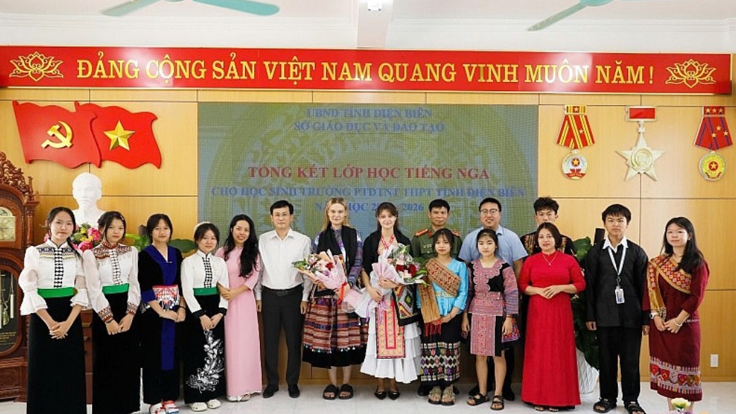 Дьенбьен: 50 учащихся из числа этнических меньшинств завершили 1-й курс русского языка