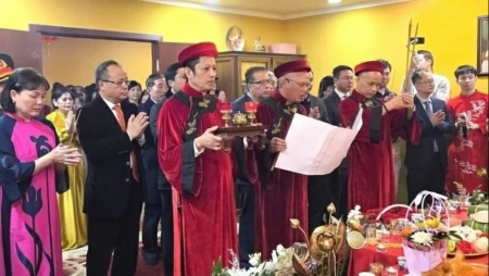 Священный День поминовения королей Хунгов в России