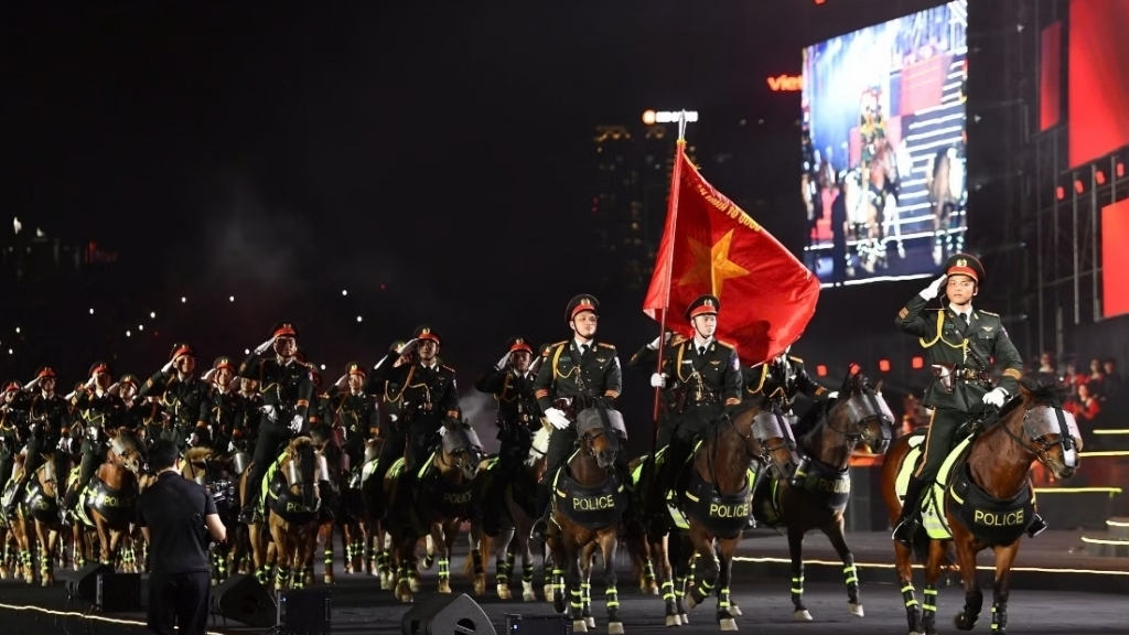 Героическая поступь вооружённых сил в концертную ночь «Эхо Родины»