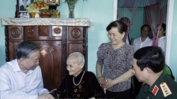 Генеральный секретарь ЦК КПВ, Президент СРВ То Лам посетил бывших руководителей Партии и Государства и Мать-героиню Вьетнама