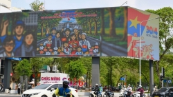 Г. Хошимин ярко украшен флагами и цветами к празднику 30 апреля