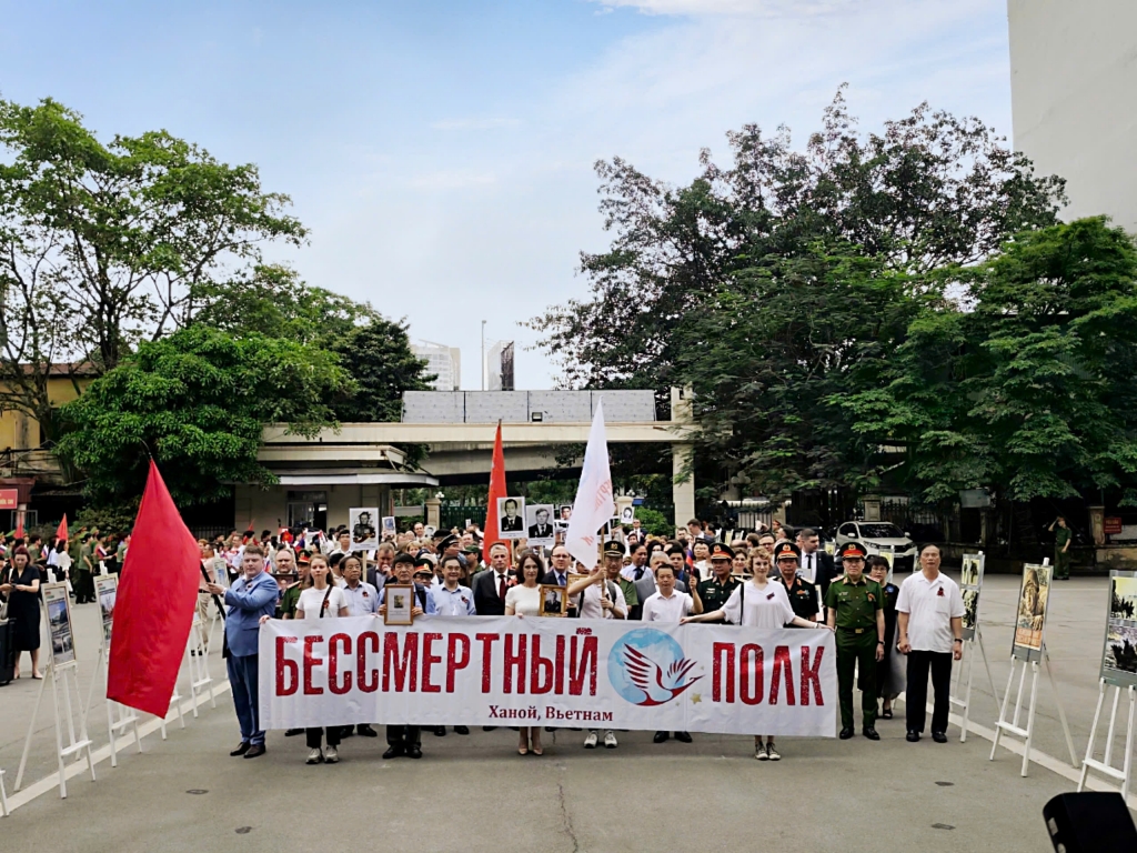 “Бессмертный полк” в Ханое: благодарность, связь поколений, продолжение исторического пути