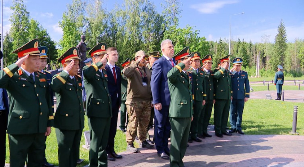 Вьетнам пригласил Россию принять участие в 3-й Международной оборонной выставке