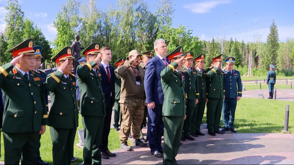 Вьетнам пригласил Россию принять участие в 3-й Международной оборонной выставке