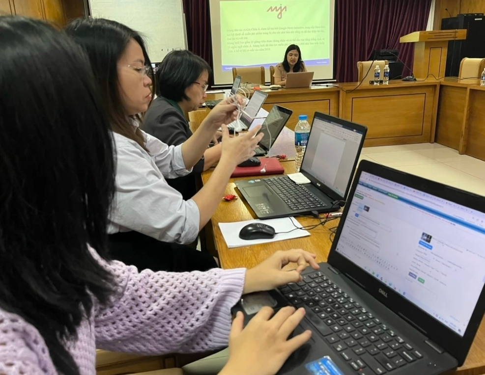 Журналисты и применение ИИ в работе. Фото: Тхи Хонг