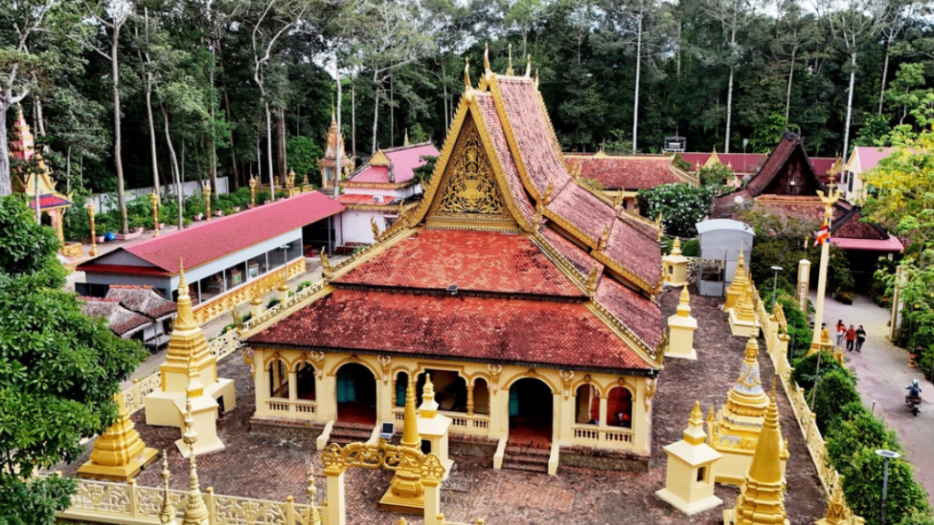 Тысячелетняя древняя пагода в провинции Чавинь