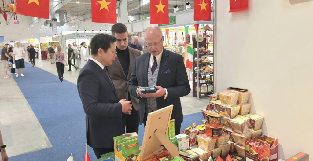 Вьетнамская продукция представлена на выставке Warsaw Food Expo 2026 Вьетнамская продукция представлена на выставке Warsaw Food Expo 2026