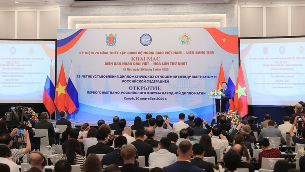 Резолюция № 06-NQ/TW: продвигать практический характер народной дипломатии