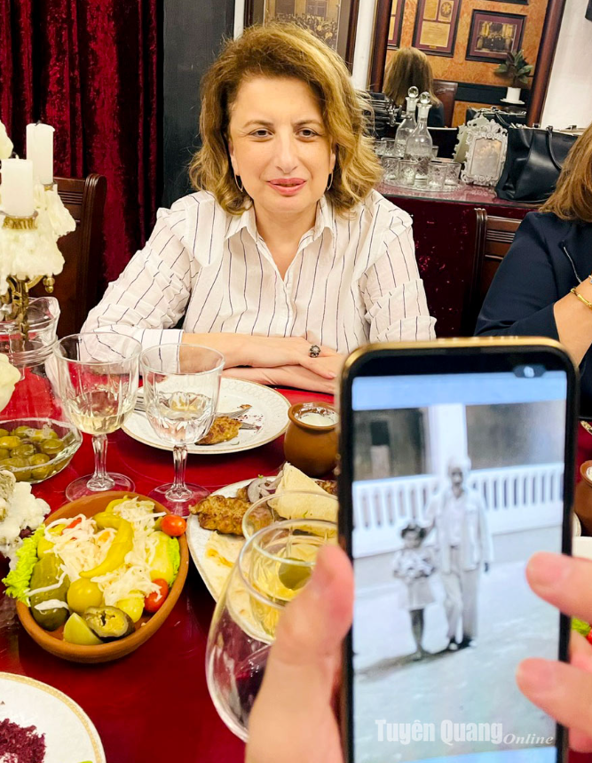 Азербайджанская девочка, сфотографировавшаяся с Президентом Хо Ши Мином 65 лет назад