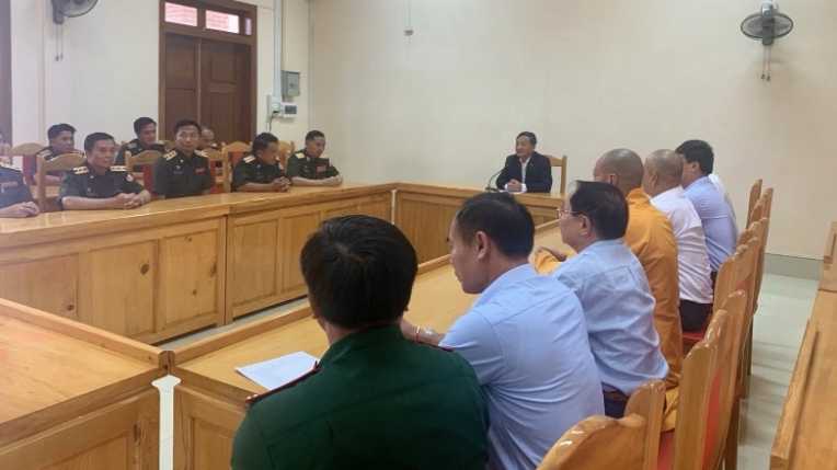 Вьетнам и Лаос сотрудничают в деле поиска и перезахоронения останков павших воинов