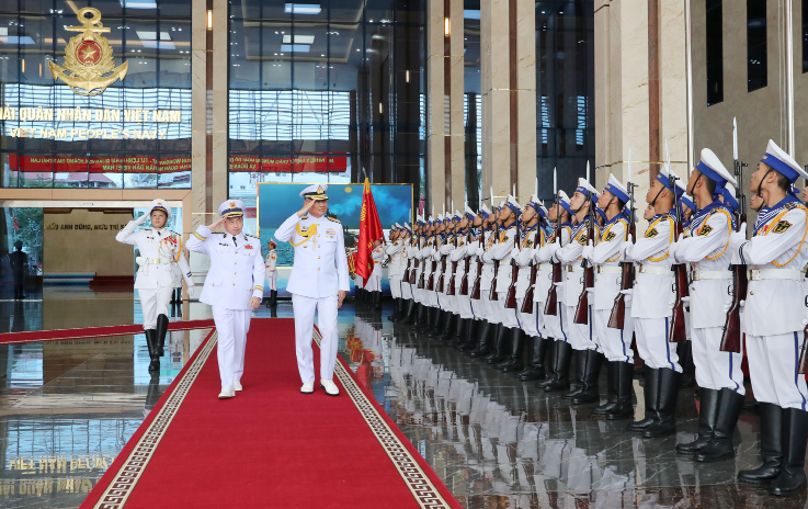 Главнокомандующий ВМС Таиланда с визитом во Вьетнаме