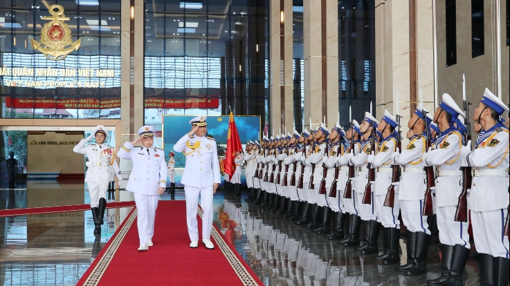 Главнокомандующий ВМС Таиланда с визитом во Вьетнаме