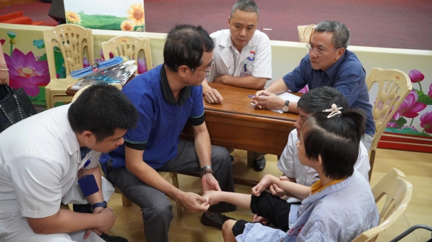 Более 100 детей с ограниченными возможностями в Куангчи получили бесплатные операции